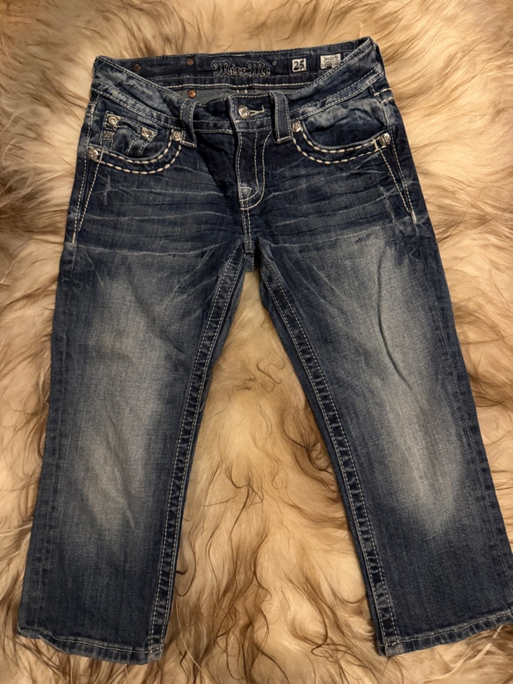 Miss Me Blue Washed Cropped Jeans with Distressed Detailing